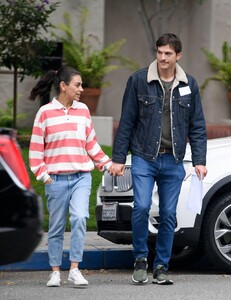 mila-kunis-and-ashton-kutcher-out-in-los-angeles-05-15-2019-7.jpg