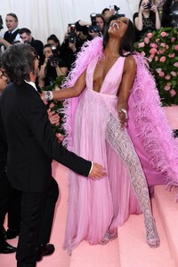 naomi-campbell-2019-met-gala-0.jpg