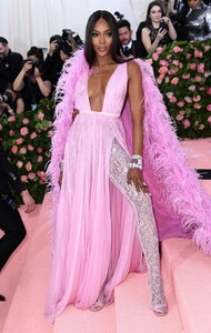 naomi-campbell-2019-met-gala-4.jpg