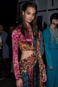prabal-gurung-bks-g-rf19-5817.thumb.jpg.701b5eec3108366b7b5260962fcd5102.jpg
