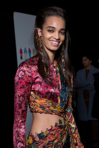prabal-gurung-bks-g-rf19-5822.thumb.jpg.39e469a98a9b6a5de04b06e9967d94d7.jpg