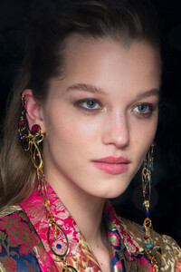 prabal-gurung-bks-g-rf19-6051.thumb.jpg.76ead2ed6dedf6018dacb6c9e47d8ead.jpg