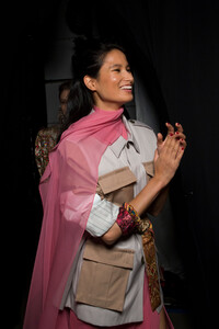 prabal-gurung-bks-g-rf19-6219.thumb.jpg.598f36ba3e3796d9e0b113698a081646.jpg