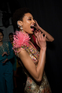 prabal-gurung-bks-g-rf19-6222.thumb.jpg.ab1542ac3c1a2a149bec23a37325a6dd.jpg