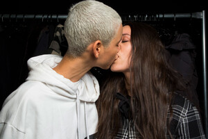 prabal-gurung-bks-g-rf19-6289.thumb.jpg.8fd3752fce2cede2dc81d8aa37845d7a.jpg