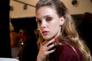 prabal-gurung-bks-m-rf19-1864.thumb.jpg.b3f8809c649e6d18f67d802dd548a174.jpg
