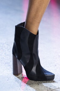 prabal-gurung-clp-rf19-0092.thumb.jpg.546dce9ec87a98a17bd5efb787784e56.jpg
