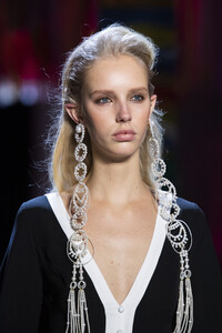 prabal-gurung-clp-rf19-0287.thumb.jpg.3011b5715e650738d96f32dacffbab28.jpg