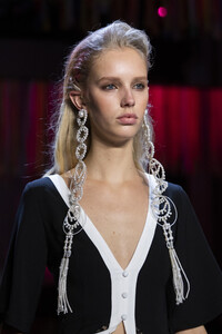 prabal-gurung-clp-rf19-0295.thumb.jpg.c71069647688ca61edee4ef4378236c0.jpg