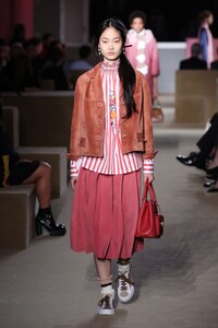 prada-resort-2020-21(1).thumb.jpg.4163056faa211ac57f2a9eaf58bf462d.jpg