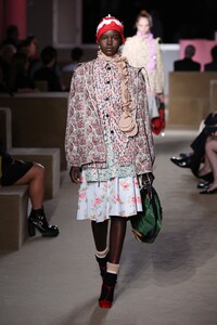 prada-resort-2020-33(1).thumb.jpg.ab601e35ba82f865ca1bbe5c636199d7.jpg