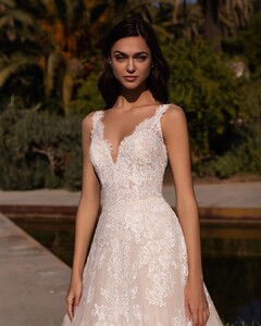 pronovias_60597692_2651308421608584_8379773143382326959_n.jpg