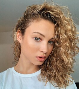 rose_bertram_58410394_354428831852951_5613748782676713679_n.jpg