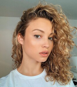 rose_bertram_59649403_670178040106395_1254335852150937506_n.jpg