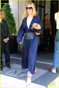 rosie-huntington-whiteley-nyc-may-2019-01.thumb.jpg.ee28a4b4fd0e1fb82c11f6236b60c86d.jpg