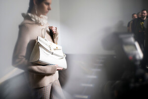 tory-burch-bks-a-rf19-0180.thumb.jpg.c5b99fd3c45804b5c05a630fd2c8fa5d.jpg