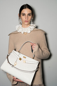 tory-burch-bks-a-rf19-0203.thumb.jpg.dad44f745a283a2e20df561f0c4c27ba.jpg