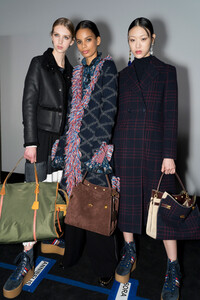 tory-burch-bks-a-rf19-0252.thumb.jpg.a8c2034c932968e8466d9f2ecc219776.jpg