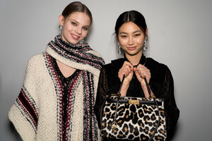 tory-burch-bks-a-rf19-0276.thumb.jpg.d9cdd2f16a33dc64701c7d3f513b8df9.jpg