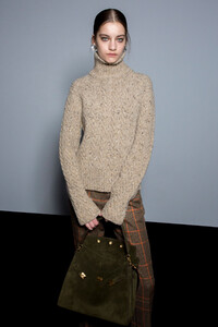 tory-burch-bks-g-rf19-4909.thumb.jpg.18205ff74a348a968ccb2daec3390bbe.jpg