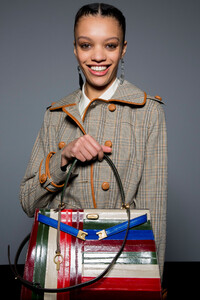 tory-burch-bks-g-rf19-4933.thumb.jpg.acd1be89e33ec28b620cd0bd277e65f0.jpg