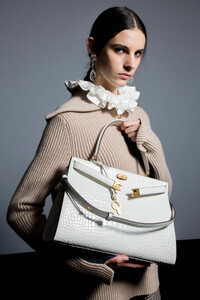 tory-burch-bks-g-rf19-5042.thumb.jpg.4e7ab3eba0404557aca20f32ac8be292.jpg