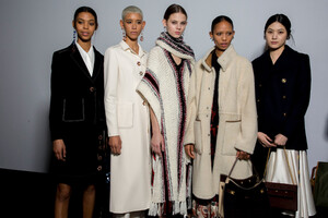 tory-burch-bks-g-rf19-5097.thumb.jpg.e6de65d40a861d63019a51ae34d557c0.jpg
