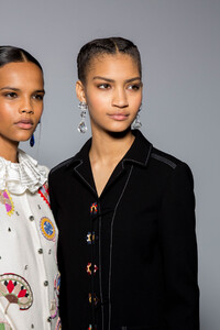 tory-burch-bks-g-rf19-5179.thumb.jpg.086e1dd9e6cbf9a8cd97a3a195bd046e.jpg