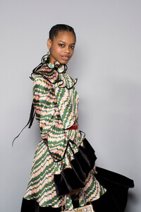 tory-burch-bks-g-rf19-5421.thumb.jpg.907459d869d723a9e695727a4a38c7d8.jpg