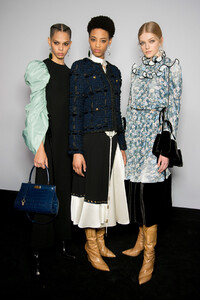 tory-burch-bks-v-rf19-3142.thumb.jpg.0a07682350a14be8562edbb52a4a84a7.jpg