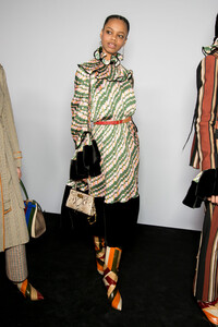 tory-burch-bks-v-rf19-3208.thumb.jpg.f1632035f615016a21658d68d1a06321.jpg