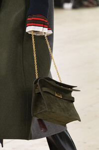 tory-burch-clp-rf19-2723.thumb.jpg.e4aad80976c06ce1c6ac769f73145440.jpg