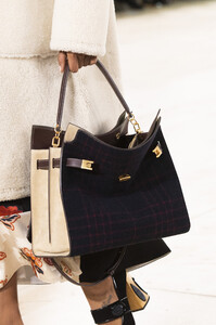 tory-burch-clp-rf19-2762.thumb.jpg.3fa0239c6eb176c66edfd51700e12510.jpg