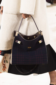 tory-burch-clp-rf19-2765.thumb.jpg.068f92a1806127bde027cbf9f7785b64.jpg