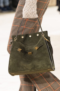 tory-burch-clp-rf19-2778.thumb.jpg.c77c82b8ded144f9bd2e0dbc348c9c66.jpg