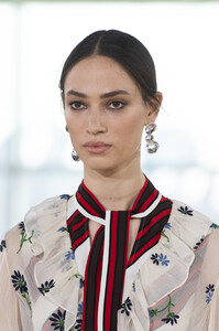 tory-burch-clp-rf19-2808.thumb.jpg.a4e7072efa0f67f0ba10c100bc88437e.jpg