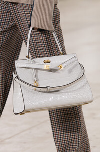 tory-burch-clp-rf19-2836.thumb.jpg.7cbe80eabaa9cfcf38e152672dd573fd.jpg