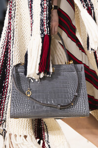 tory-burch-clp-rf19-2884.thumb.jpg.657d92ef7b2cf77b9e8fb96333c5b571.jpg
