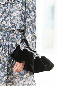 tory-burch-clp-rf19-2897.thumb.jpg.75f3c9730d605b9571319932e8c84f93.jpg