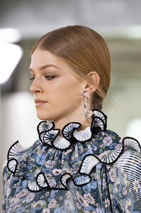tory-burch-clp-rf19-2898.thumb.jpg.2d65ea03379edd931ae7aff8001e0a22.jpg