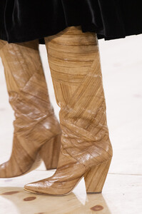 tory-burch-clp-rf19-2901.thumb.jpg.e2b62aa5e85d7f727433a1eaddda71c7.jpg