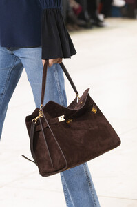 tory-burch-clp-rf19-2925.thumb.jpg.4fea3d3bc45ba16fd5b0d1954ce19322.jpg