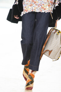 tory-burch-clp-rf19-3156.thumb.jpg.95923c4c4c413e929c0bd3996bdd51e7.jpg