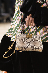 tory-burch-clp-rf19-3253.thumb.jpg.0e9edabfc1ea63b1edd5f43dd437e2af.jpg