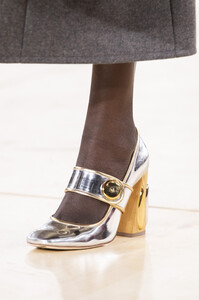 tory-burch-clp-rf19-3399.thumb.jpg.bcb4312b2cfc5d6865f088bcb08fc1e8.jpg