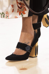 tory-burch-clp-rf19-3408.thumb.jpg.2be70e30d56f71fa1e1370b1621df242.jpg