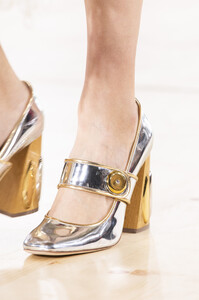 tory-burch-clp-rf19-3427.thumb.jpg.80f80877305688fe341c429039f06449.jpg
