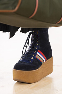 tory-burch-clp-rf19-3438.thumb.jpg.e95bceffe71c32c5a41da0c58dfa13ec.jpg
