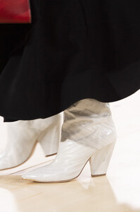 tory-burch-clp-rf19-3479.thumb.jpg.bfb141916f4b4db884a32c797fb1e0e8.jpg