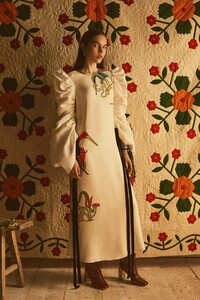 tory-burch-resort-2020-the-impression-024.thumb.jpg.0286faaa551ac530bebae03321ccdd41.jpg